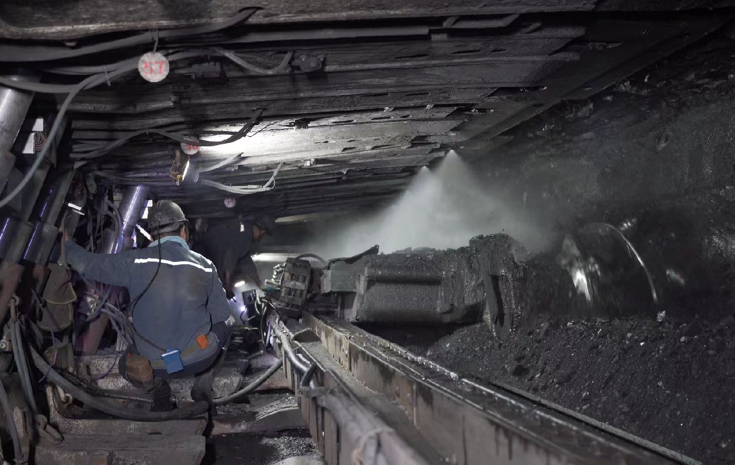 宗成偉到金達煤礦調研安全生產工作