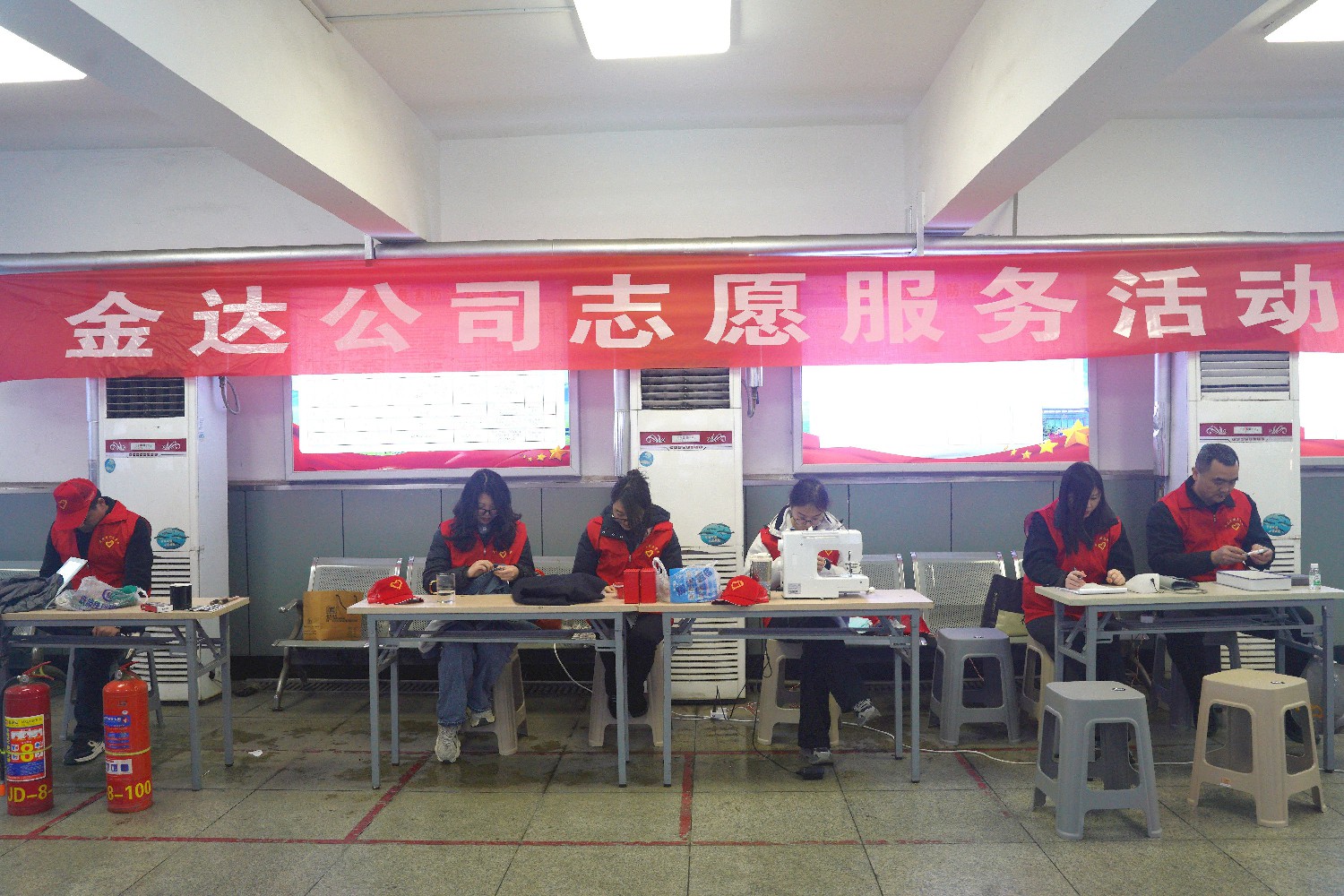 金達(dá)煤礦開展“學(xué)雷鋒、樹新風(fēng)、促發(fā)展”志愿服務(wù)活動